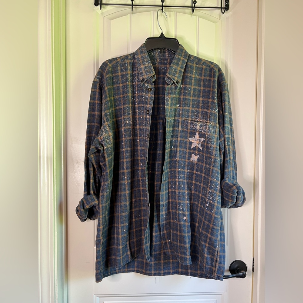 Boutique Women’s Large heavy flannel star vintage cute button down shirt/shacket